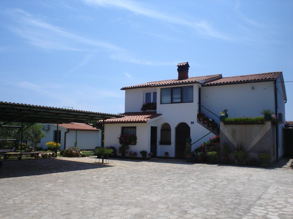 Nella Apartments Šišan Стая снимка